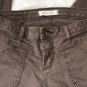 Bullhead brown skinny pants size 7